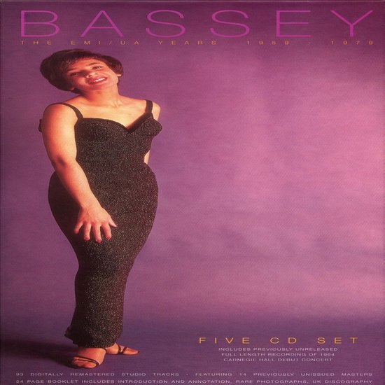 Shirley Bassey in een glinsterende zwarte jurk, met de tekst 'BASSEY THE EMI/UA YEARS 1959 - 1979 FIVE CD SET'.