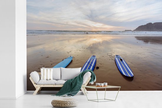 Papier peint Papier peint photo en vinyle - Les planches de surf allongées sur la plage largeur 525 cm x hauteur 350 cm - Tirage photo sur papier peint (disponible en 7 tailles)