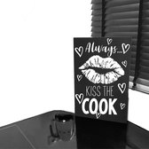 Keuken tekst op bord-Kiss the cook-zwart 60 x 40 cm (lxb)-cadeautip-wandbord keuken