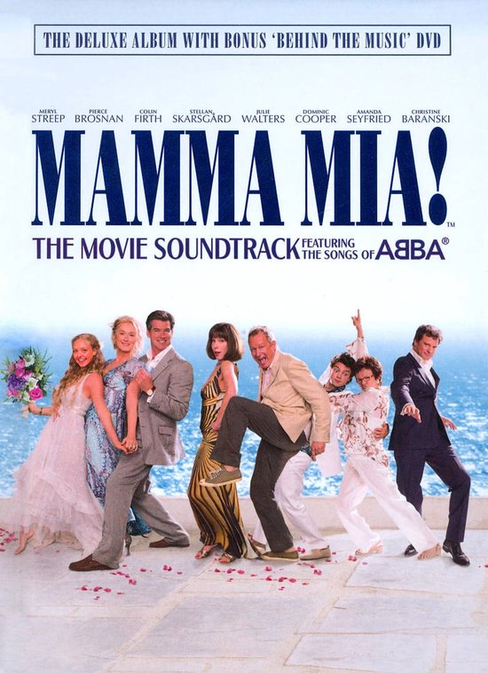 Filmhoes Mamma Mia met acteurs op een terras met uitzicht op zee. De titel 'MAMMA MIA!' staat centraal.