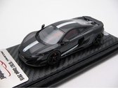 De 1:43 Diecast modelauto van de McLaren 675LT Kenwood JVC van 2016 in het zwart. Dit model is beperkt door 30 stuks. De fabrikant van het schaalmodel is Looksmart.Dit model is alleen online beschikbaar.