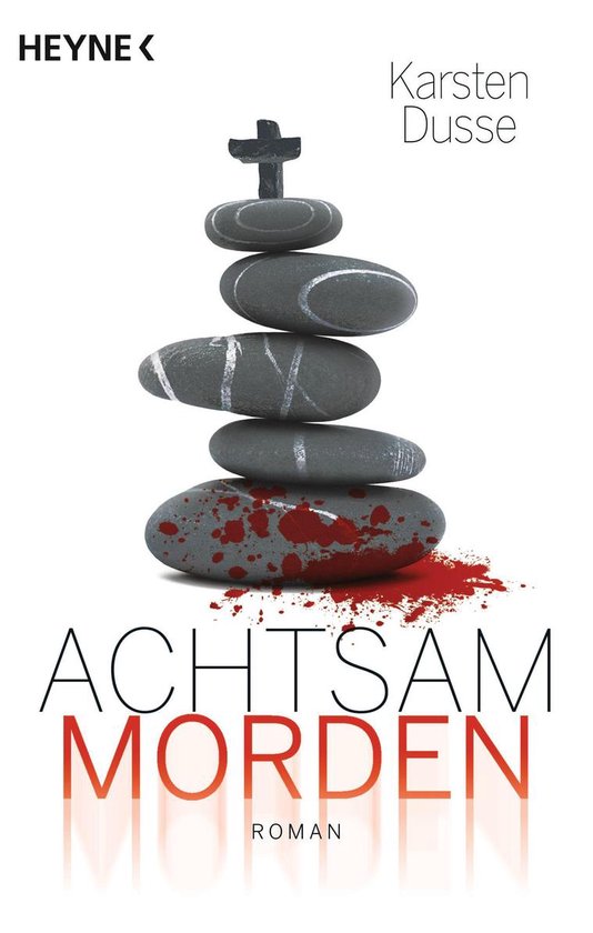 Couverture de livre avec des pierres grises empilées, les inférieures tachées de sang. Une croix au sommet. Titre: 'ACHTSAM MORDEN'. Auteur: Karsten Dusse.