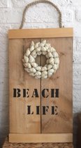 Houten strandbord met schelpenkrans en de tekst 'Beach life' , ibizastijl, zomer, tekstbord