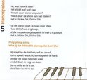 Illustratie van Dikkie Dik die op een piano speelt, met tekst over pianospelen.