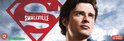 Een close-up van een jonge man met een grote Superman S op de achtergrond, met de titel 'Smallville The Complete Series'.