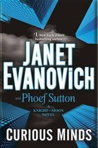 Boekcover: 'Curious Minds' door Janet Evanovich en Phoef Sutton. Met de tekst "#1 New York Times bestselling author", "JANET EVANOVICH and Phoef Sutton", "A KNIGHT & MOON NOVEL", "CURIOUS MINDS". Blik omhoog naar moderne blauwe gebouwen.