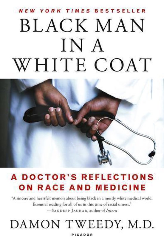Boek kaft "Black Man in a White Coat". Een zwarte man in een witte doktersjas houdt een stethoscoop vast.
