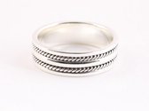 Zilveren ring met kabelpatronen - maat 17.5