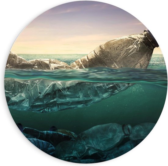 Forex Wandcirkel - Plastic Soep in de Zee - 90x90cm Foto op Wandcirkel (met ophangsysteem)