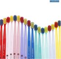 Rij van CURAPROX CS 3960 Super Soft tandenborstels in diverse kleuren, waaronder rood, geel, roze, paars, blauw, mint en lichtblauw.
