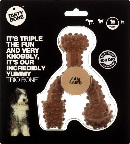 Bruine, drievoudige, knoestige Tasty Bone "Trio Bone" met lamssmaak, verpakt met een hondje.