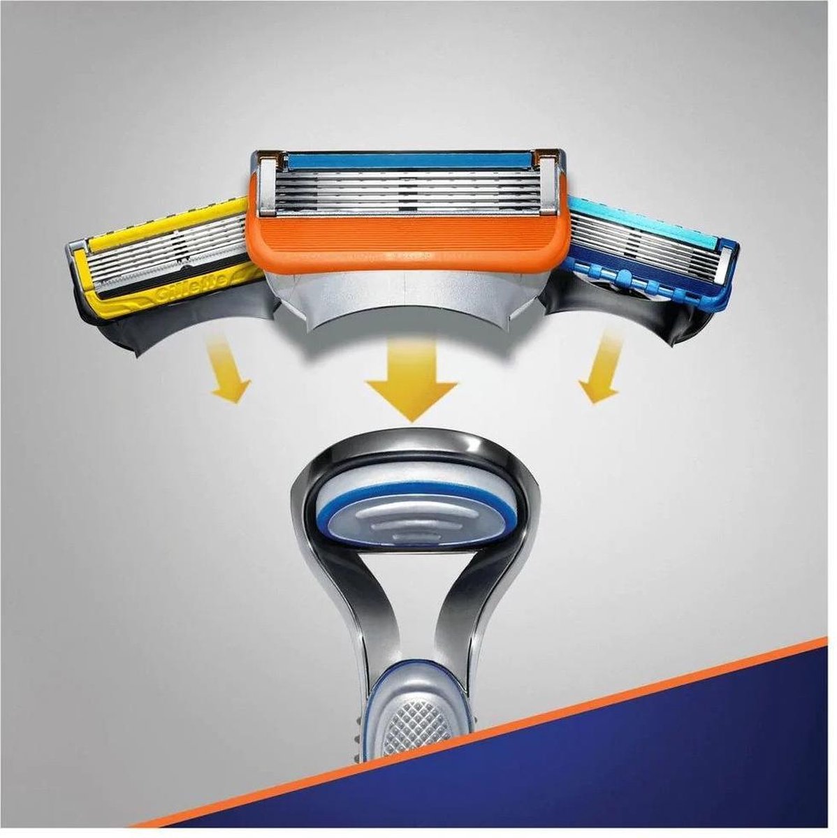 Gillette Fusion5 scheermes en 10 navulmesjes, naast een oranje verpakking met de tekst "1+10".