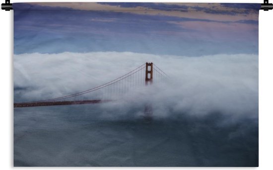 Wandkleed Golden Gate Bridge - Golden gate bridge getroffen door wolkgordijn Wandkleed katoen 150x100 cm - Wandtapijt met foto