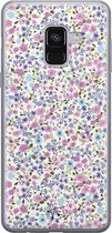 Samsung Galaxy A8 2018 siliconen hoesje - Paarse bloemen - Soft Case Telefoonhoesje - Paars - Bloemen