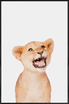 JUNIQE - Poster in kunststof lijst Leeuwenwelp -20x30 /Bruin