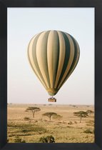 JUNIQE - Poster in houten lijst Luchtballon safari -20x30 /Geel &