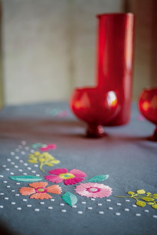 Vervaco borduurpakket tafelkleed Viooltjes PN-0167012 80 x 80 cm
