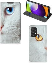 Bookcover Geschikt voor Samsung Galaxy A52 Smart Case Witte Kat