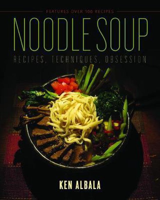 Boek "Noodle Soup" met recepten, technieken en obsessie van Ken Albala. Met een afbeelding van een kom noedelsoep.