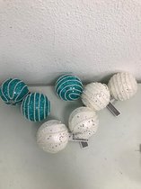 kerstballen - 7 stuks - witte en blauwe glitters met witte kralen als decoratie - 8 cm diameter
