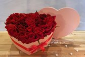 lek bloemenservice  roze hart   rode rozen