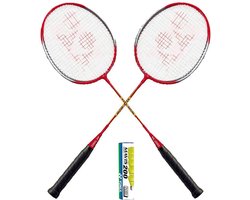 Yonex recreatieve badmintonset - 2 rode GR-020 badmintonrackets met 6 Mavis 200 outdoor shuttles