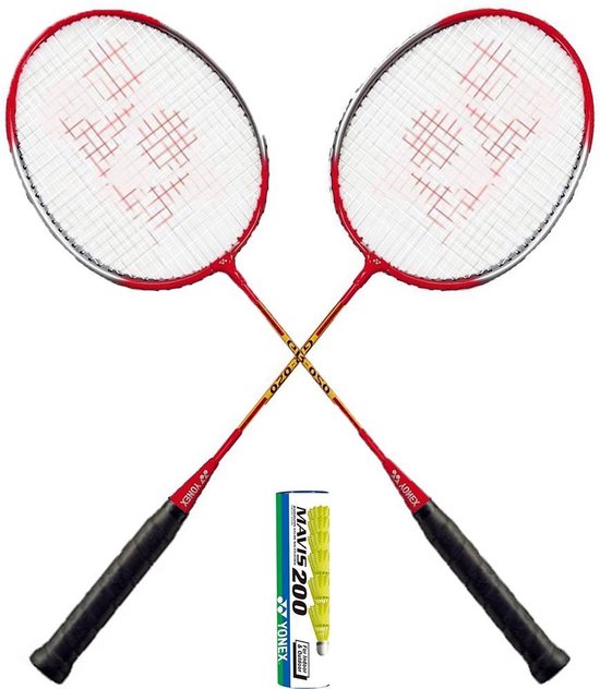 Yonex recreatieve badmintonset - 2 rode GR-020 badmintonrackets met 6 Mavis 200 outdoor shuttles
