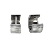 Unisex Chirurgisch staal oorringen brede zilverkleurig met zilverstraald streep motief.
