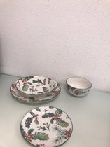 Servies set kerst-diepbord  , soepkom/yoghurt, ontbijtbord en dinerbord - met groene rand