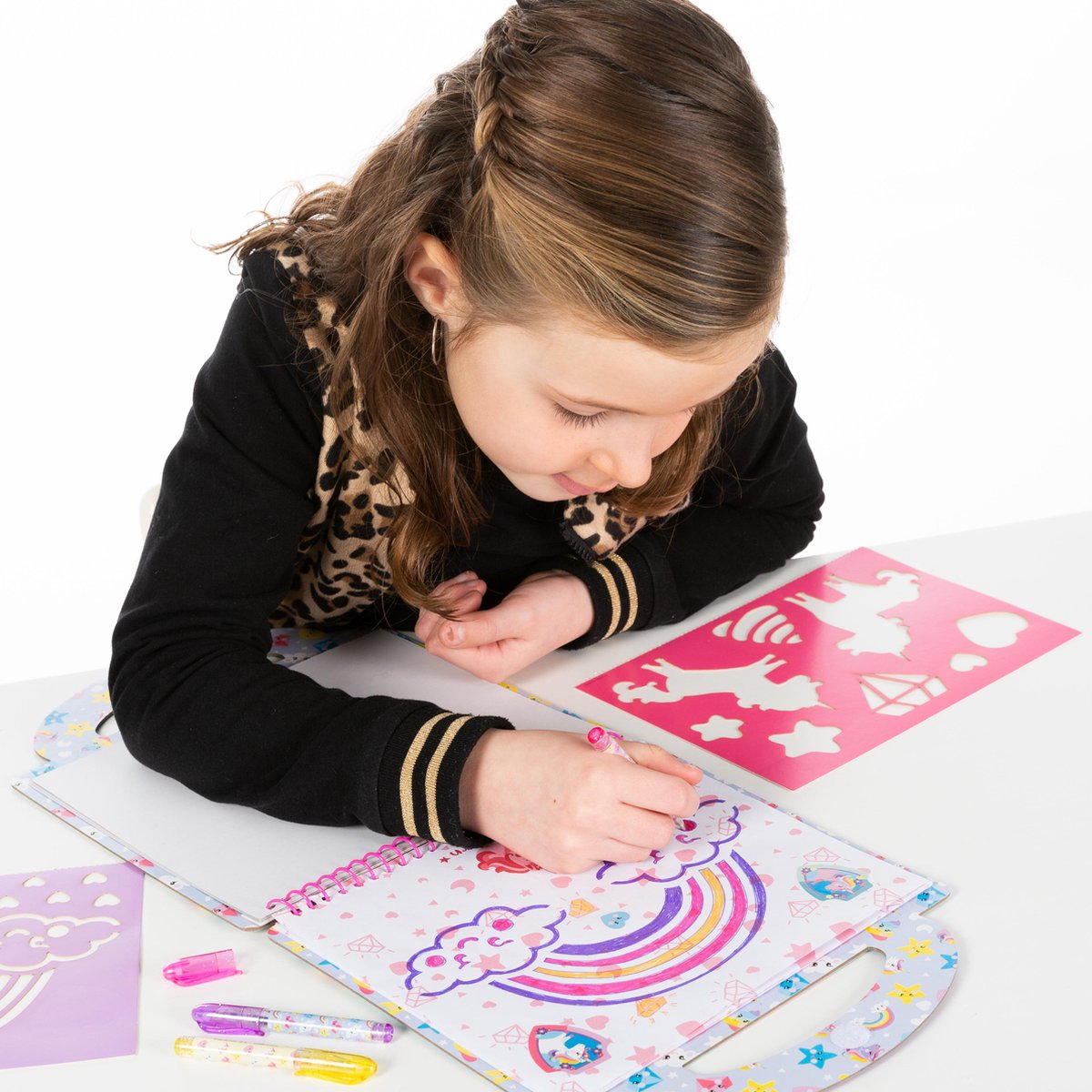 Totum Unicorn Designer vakantieboek, doeboek stickeren, tekenen en schrijven creatief speelgoed meisjes vanaf 3 jaar - 25 delig - incl. stickers en sjablonen knutselen cadeau tip — afbeelding 5