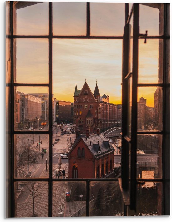 Acrylglas - Uitzicht op Stad met Zonsondergang vanuit Raam - 30x40cm Foto op Acrylglas (Met Ophangsysteem)