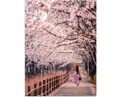 Poster – Vrouw onder de Bloesem Bomen - 30x40cm Foto op Posterpapier