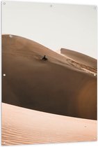 Tuinposter – Motorcross in de Woestijn - 100x150cm Foto op Tuinposter  (wanddecoratie voor buiten en binnen)