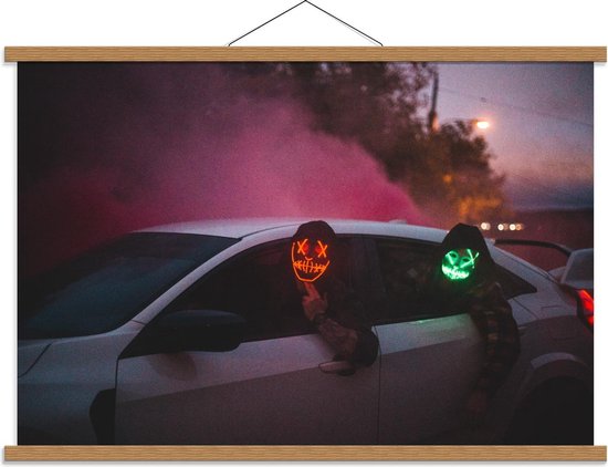 Schoolplaat – Lichtgevende Maskers in Auto - 90x60cm Foto op Textielposter (Wanddecoratie op Schoolplaat)