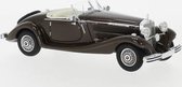 De 1:43 Diecast modelauto van de Mercedes-Benz Type 290 Roadster van 1936 in Brown.De fabrikant van het schaalmodel is Neo Models.Dit model is alleen online beschikbaar.