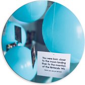 Dibond Wandcirkel - Blauwe Ballonnen met Kaartjes - 60x60cm Foto op Aluminium Wandcirkel (met ophangsysteem)