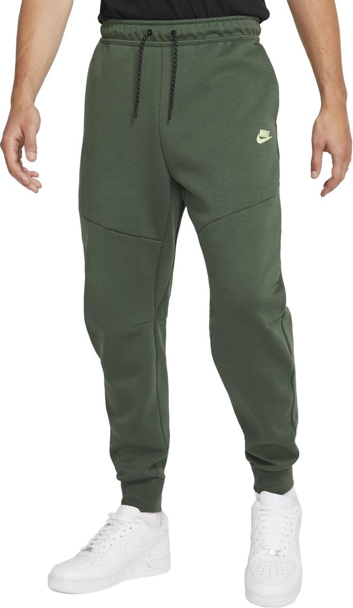 Nike Nike Sportswear Broek Mannen Donkergroen