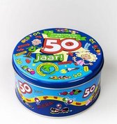 Verjaardag - Snoeptrommel - 50 jaar - Gevuld met snoepmix - In cadeauverpakking met gekleurd lint