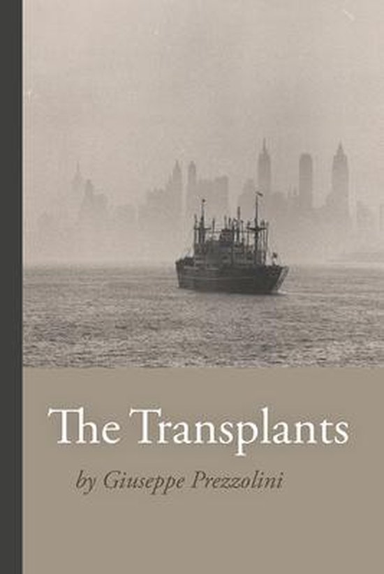 Boekomslag met een vrachtschip op zee voor een wazige skyline, titel 'The Transplants' door Giuseppe Prezzolini.