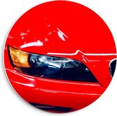 Forex Wandcirkel - Voorkant van een Mooie Rode Auto - 40x40cm Foto op Wandcirkel (met ophangsysteem)