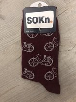 SOKn. trendy sokken "Fiets Bordeaux" maat 35-41  (Ook leuk om kado te geven !)