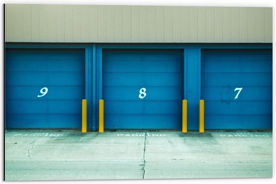 Dibond - Garage Deuren Blauw met Cijfers - 60x40cm Foto op Aluminium (Wanddecoratie van metaal)