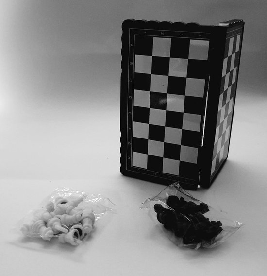 Thumbnail van een extra afbeelding van het spel Mini schaakbord, magnetisch. Voor op reis/ auto / vliegtuig / bus/ camper / camping.