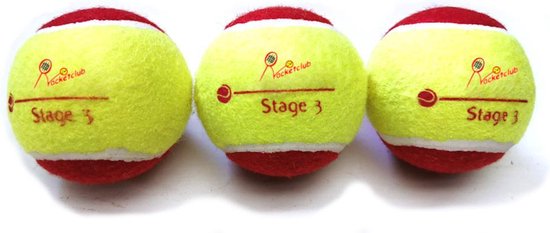 Drie tennissballen, geel met rode boven- en onderkant. Logo 'Pocketclub' en tekst 'Stage 3'.