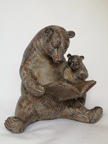 Decoratief beeld beer met jong en boek - 20x20x18 cm