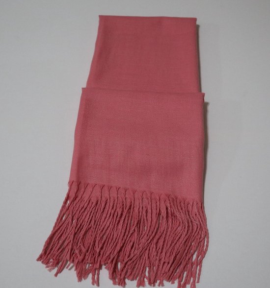 The Ultimate Guide to Pashmina: Is it Really From a Kashmiri Goat