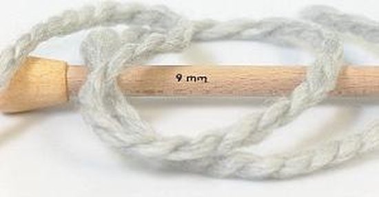 Tricot de laine avec une épaisseur de broche de 9 mm. - laine à