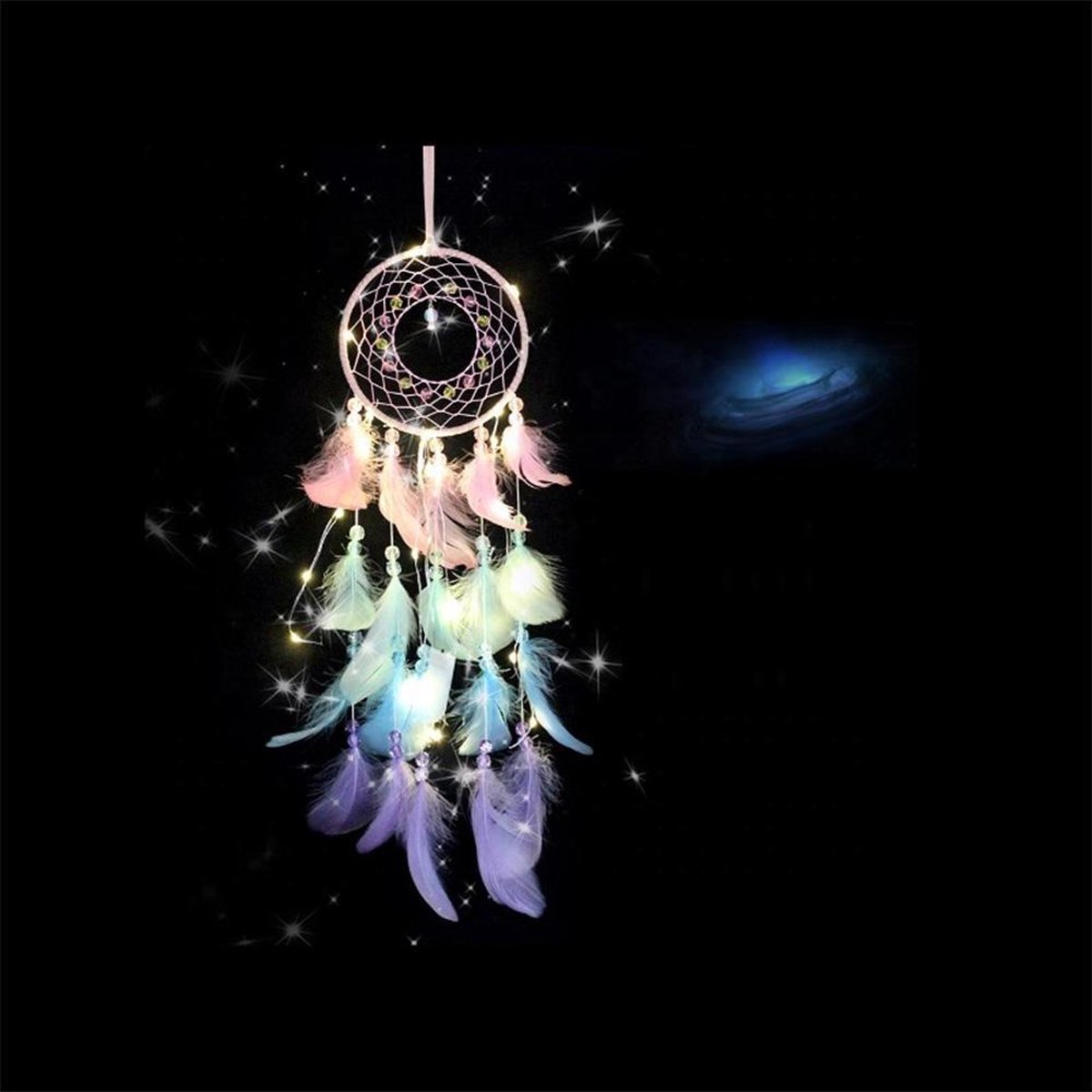DW4Trading Dromenvanger met Kralen en Veren en Led Verlichting - Dreamcatcher - 60x14 cm - Roze Roze met LED