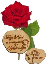 Valentijnkaart met gravure van uw naam en "DEZE ROOS IS VOOR JOU" | GROTE VERSIE c.a 8 cm Ø | € 19,95 Incl. verzenden. | Gravure op een echte boomschijf, Uniek & handgemaakte Valentijnskaart en Valentijns cadeau