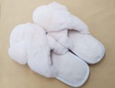 Dames pantoffels warme , wit Fluffy slippers - Gekruiste design Fake fur  - Indoor Slipper -instappers open teen - crème wit- Maat 40/41